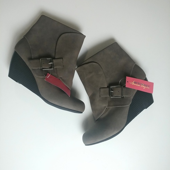 Shoes - NWT Wedge bootie American Rag Tan Brown